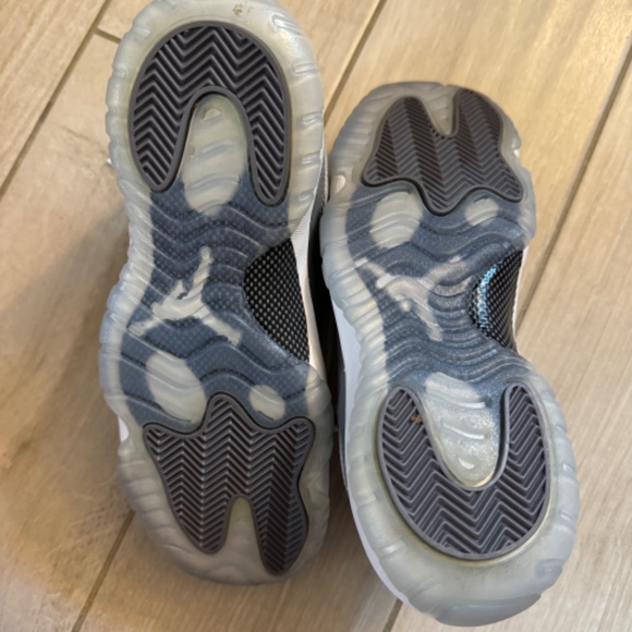 Air Jordan 11 Retro Low Cool Grey SZE 7Y - Picture 4 of 8